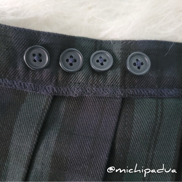Brandy Melville Adjustable Waist Plaid Mini Skirt in Black and Green - Picture 10 of 13